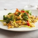 Smażony ryż curry z grillowanymi warzywami
